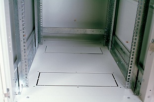 Шкаф напольный 22U (600 × 600) дверь металл